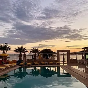 Hotel Club Rose Bay